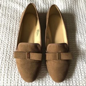 Nine West flats with bow